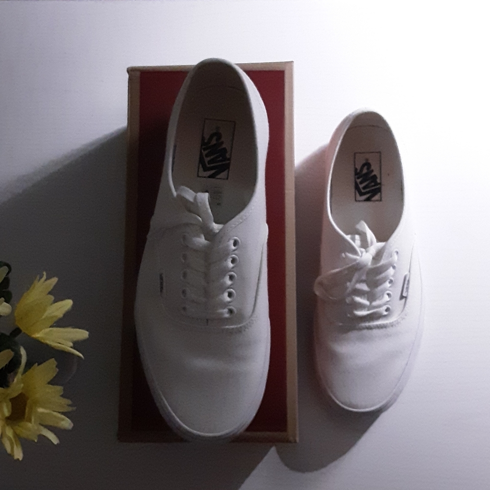 Vans Authentic Classic Skate Shoe